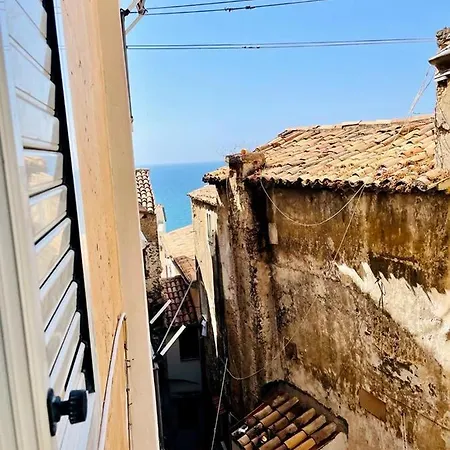Loft Tiberio-centro Storico Apartment